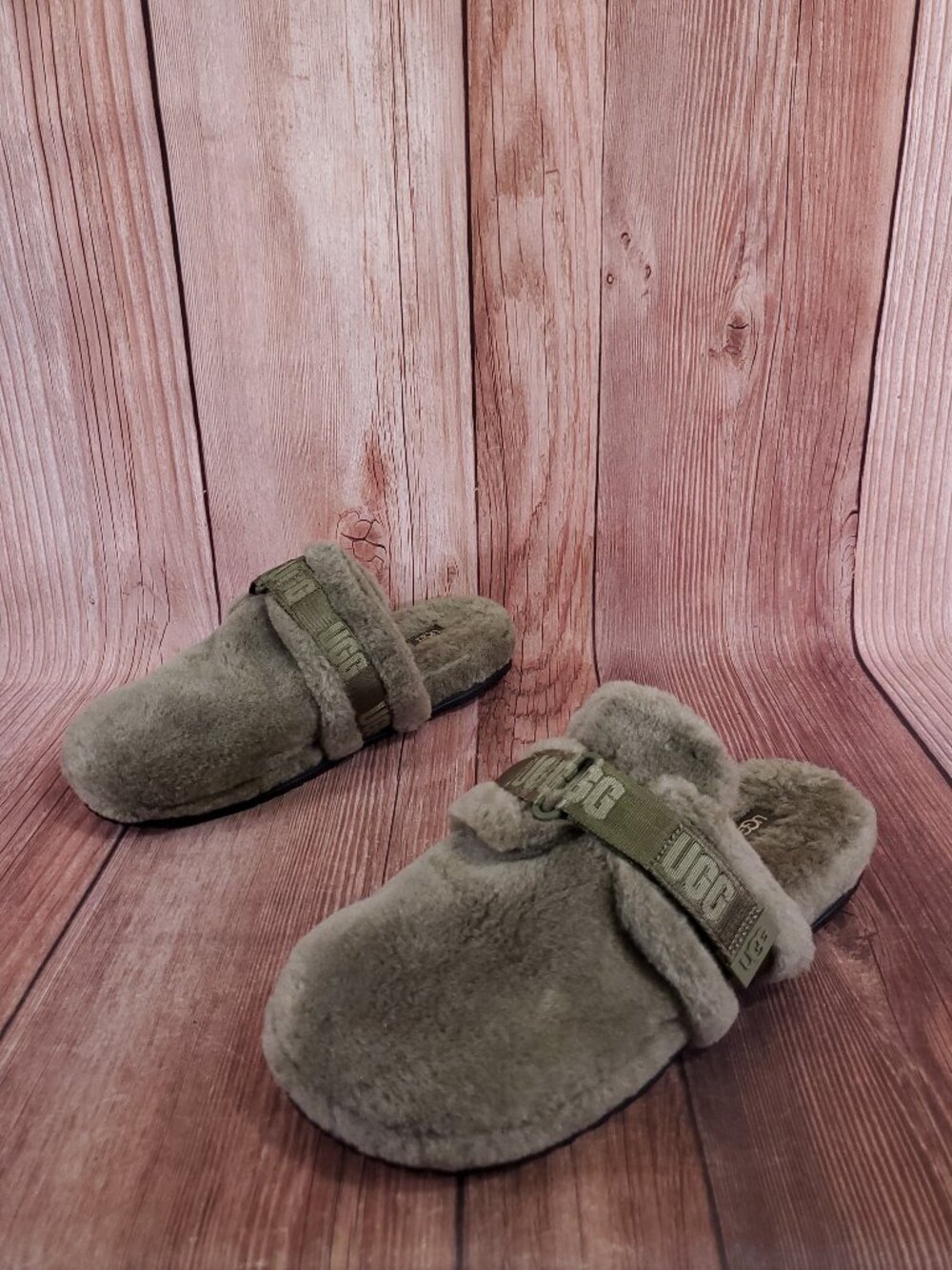 UGG Fluff It Slippers Mens 12 Olive Green Plush Sheepskin Strap Mule Clog Shoes